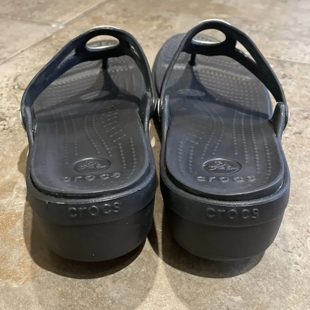 CROCS Black Sanrah Thong Sandal Shoes Womens Size 10 Silver Tone Circle Embellis
